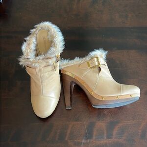 BCBGeneration Millard Tan 4 in Heel Mules with Faux Fur Trim And Buckle Size 10